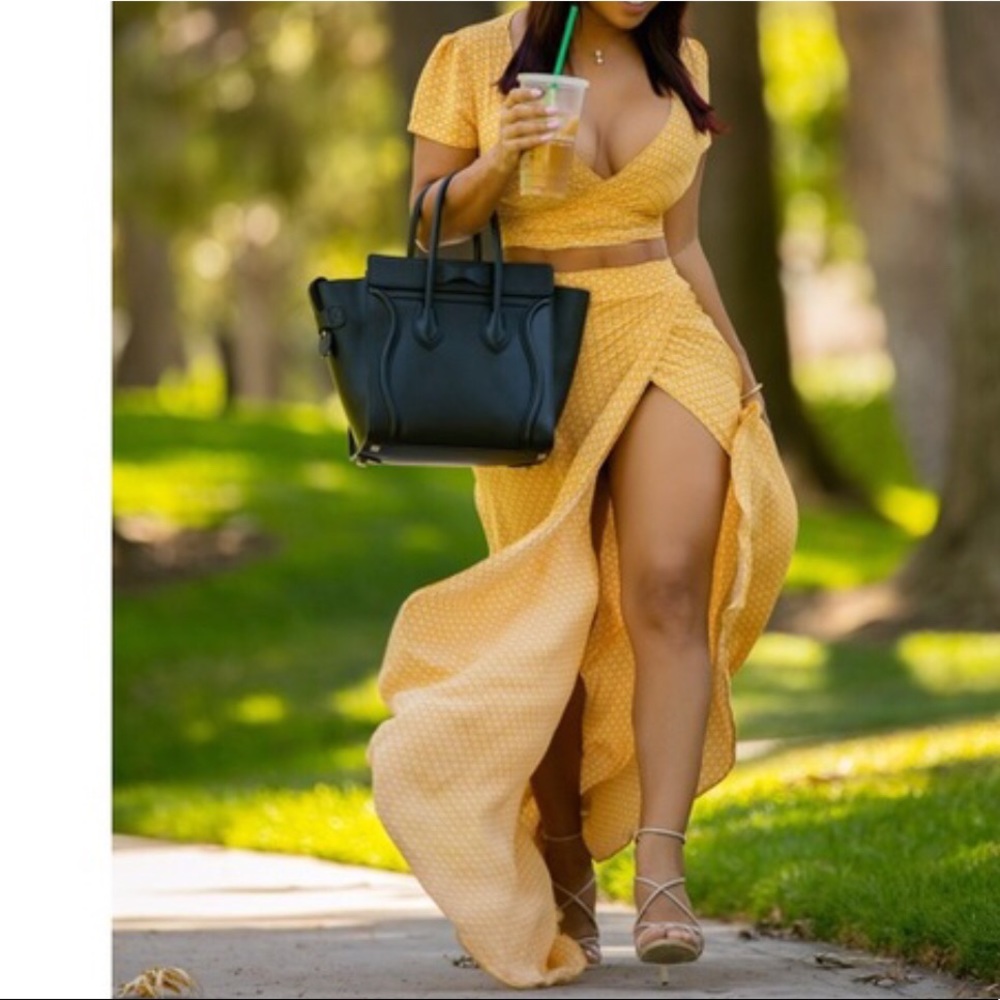 SOLD 🌼Beautiful dark orange shirt and skirt suit.